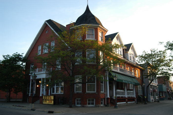 Holly Hotel - 2003 Photo (newer photo)